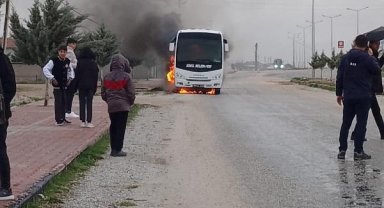 Aksaray'da öğrenci servis midibüsü yandı