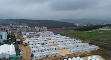 Albayrak Grubu'nun kurduğu konteyner kentlere depremzedeler yerleşiyor