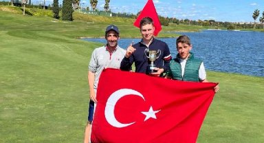 Ali Berk Berker, U18 Erkekler İspanya Golf Şampiyonası'nda kupaya uzandı 