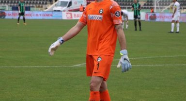 Altay'da kaleci Ozan şoku