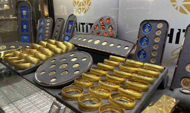 Altın rekor tazeledi, ons altın 2 bin doların üzerine yükseldi