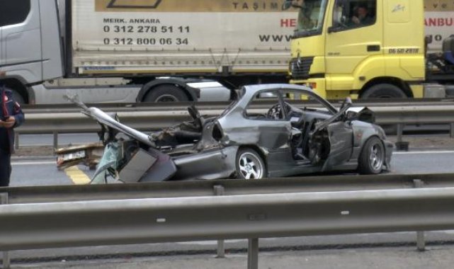 Ambarlı'da otomobil TIR'a arkadan çarptı: 3 ölü - 1