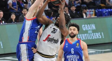 Anadolu Efes - Virtus Bologna: 86-67