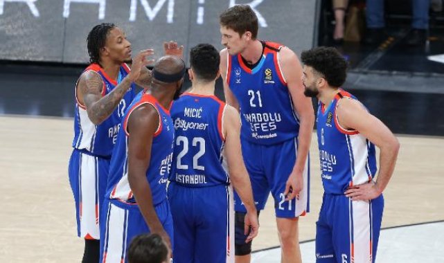 Anadolu Efes'e Play-Off yolunda ağır darbe