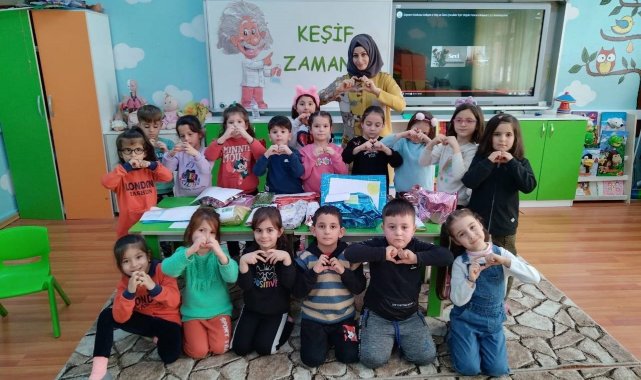 Anasınıfı öğrencileri oyuncaklarını depremzede arkadaşlarıyla paylaştılar