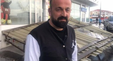 Ankara'da kuvvetli rüzgarın binanın çatısını uçurduğu anlar kamerada