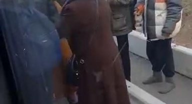 Ankara'da, liselilerin tekme ve yumruklu kavgası kamerada