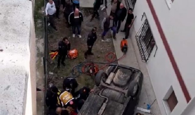 Ankara'da otomobil istinat duvarından düştü: 2 yaralı