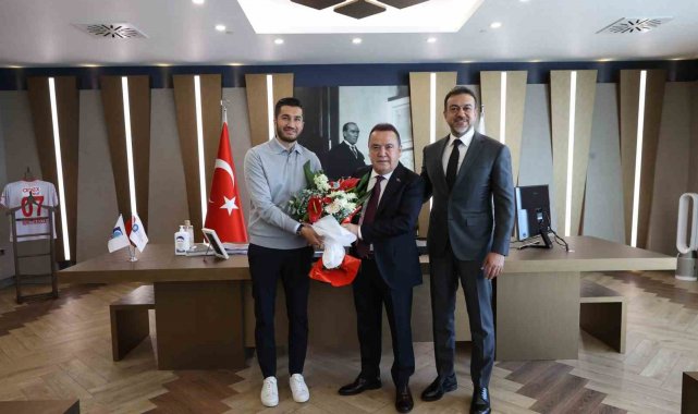 Antalyaspor'un yeni başkanı Sabri Gülel'den Başkan Böcek'e ziyaret