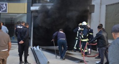 Apartman otoparkında çıkan yangında 7 kişi dumanlardan etkilendi