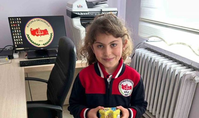 Ardahanlı çocuklar kumbaralarını depremzede akranlarına bağışladı