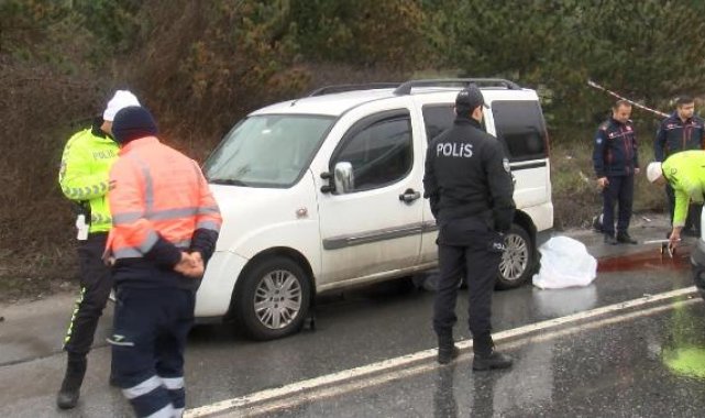 Arnavutköy'de servis minibüsüne çarpan motosikletli öldü