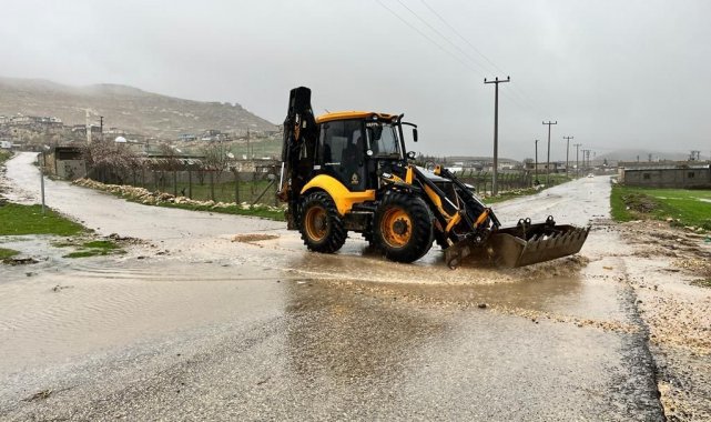 Artuklu Belediyesi ekipleri yağmur mesaisinde