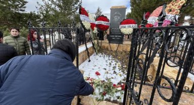 Aşık Veysel, vefatının 50'nci yılında mezarı başında anıldı
