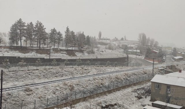 Aşkale güne kar ile uyandı