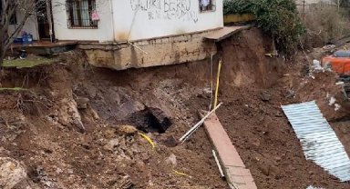 Ataşehir'de inşaatın istinat duvarı, bitişik evin bahçesiyle birlikte çöktü