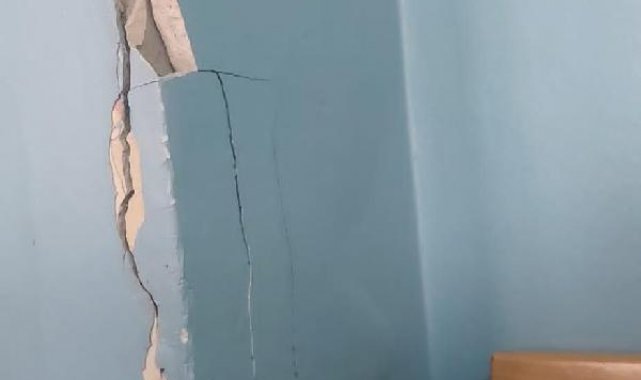 Ataşehir'de okul önünde 'çatlak' eylemi