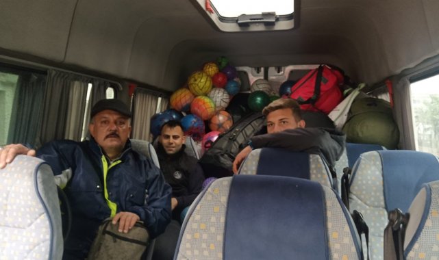 Ateş savaşçıları çocukların yüzünü güldürmek mücadele etti