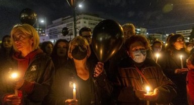 Atina'da tren kazasında hayatını kaybedenler anıldı