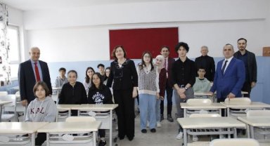 Atlas Üniversitesi öğrencilerinden liselilere 'İngilizce' konuşma pratikleri