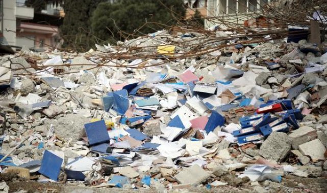 Avukatın enkazda 'dosya' nöbetinde 21'inci gün; yağmur tehlikesi