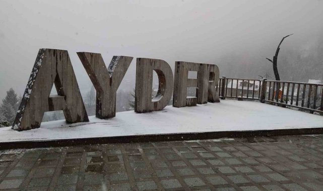 Ayder Yaylası ilkbaharda beyaza büründü