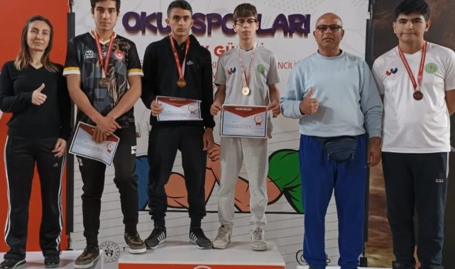 Aydınlı öğrenciler Türkiye finallerine katılmaya hak kazandı