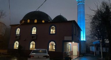Aynı caddede oturan mahalleliler 2 dakika arayla iftar yapıyor