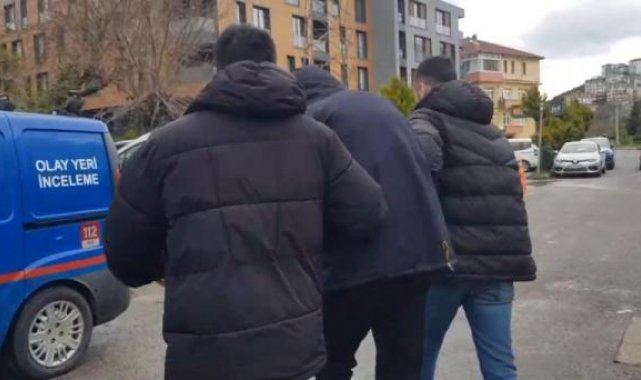 Babasını öldürdü; adliyede, 'Babama haber verin, beni kurtarır' diye ağladı