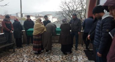 Babasını öldürdü; adliyede, 'Babama haber verin, beni kurtarır' diye ağladı