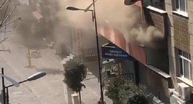 Bağcılar'da 5 katlı binanın 1'inci katındaki yangından balkondan atlayarak kurtuldu