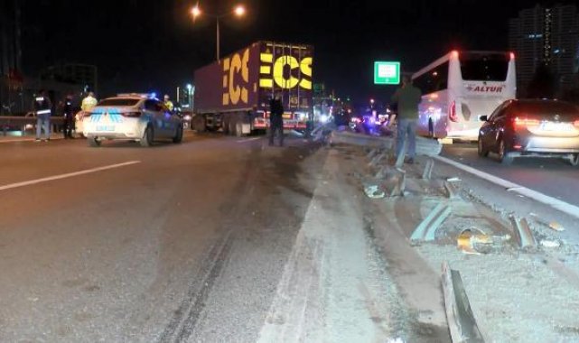 Bağcılar'da TIR bariyerlere çarptı, alkollü şoför polis merkezine götürüldü