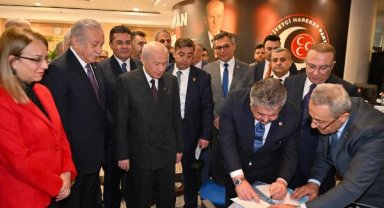 Bahçeli, milletvekili adaylık başvurusunu yaptı
