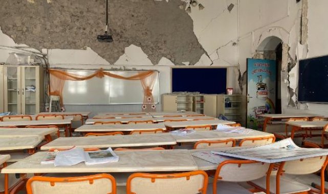 Bahçeli'nin mezun olduğu tarihi okul da depremde hasar gördü