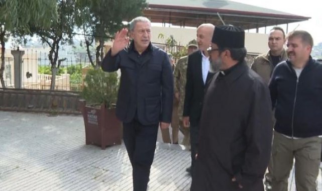 Bakan Akar, depremde hasar gören Mar İlyas Kilisesi'nde incelemede bulundu
