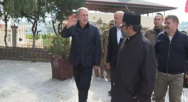 Bakan Akar, depremde hasar gören Mar İlyas Kilisesi'nde incelemede bulundu