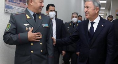 Bakan Akar, Özbekistan Savunma Bakanı Kurbanov ile görüştü