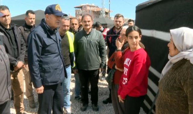Bakan Akar'dan, depremzede ailelere 'eğitim' uyarısı