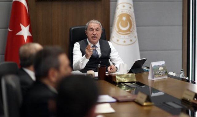 Bakan Akar'dan komutanlarla toplantı