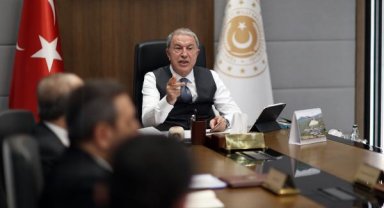 Bakan Akar'dan komutanlarla toplantı