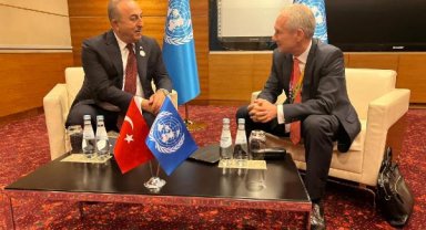 Bakan Çavuşoğlu'dan Doha'da resmi temaslar