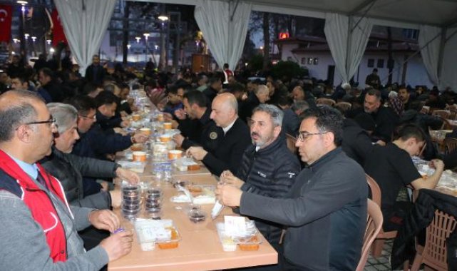 Bakan Karaismailoğlu, Adıyaman'da depremzedelerle iftar yaptı