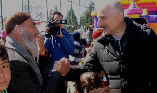 Bakan Karaismailoğlu Kahramanmaraş'ta depremzedeleri ziyaret etti