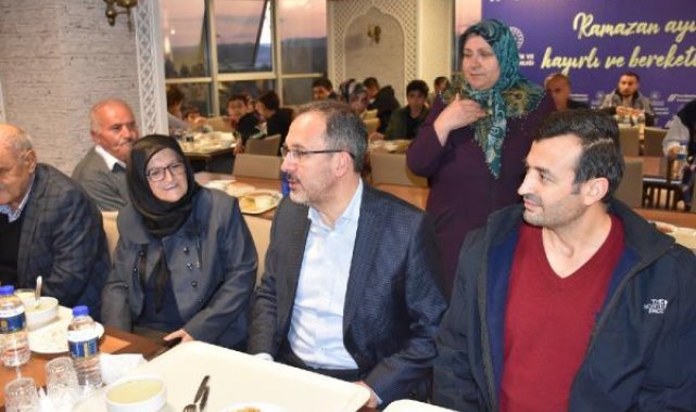 Bakan Kasapoğlu, Kırıkkale'de depremzedelerle iftar yaptı