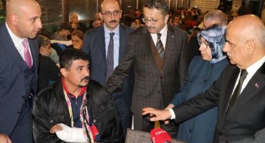 Bakan Kirişci, depremzedelerle akşam yemeğinde bir araya geldi