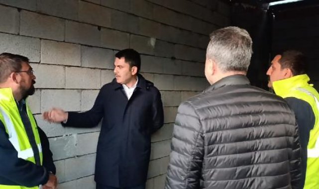 Bakan Kurum, İslahiye'de geçici barınma alanlarını inceledi