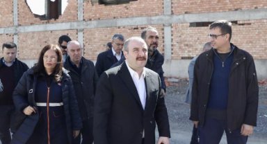 Bakan Varank, deprem bölgesinde sanayicileri ziyaret etti