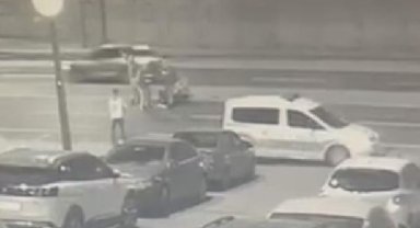 Bakırköy'de dur ihtarına uymadı, polise çarptı 