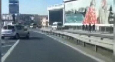 Bakırköy'de iki otomobilin çarpıştığı kaza kamerada