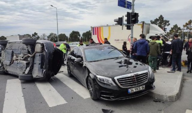 Bakırköy'de kırmızı ışık ihlali iddiası: 3 yaralı